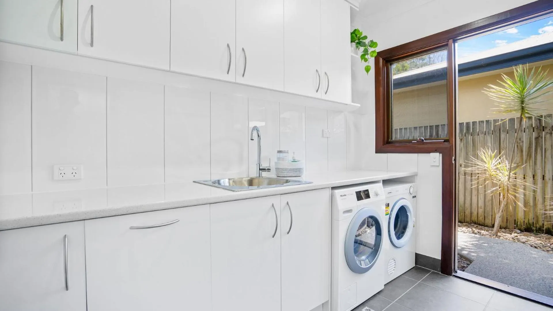 Driftwood Beach House At Rainbow Beach With Pool Aircon Wifi Australia