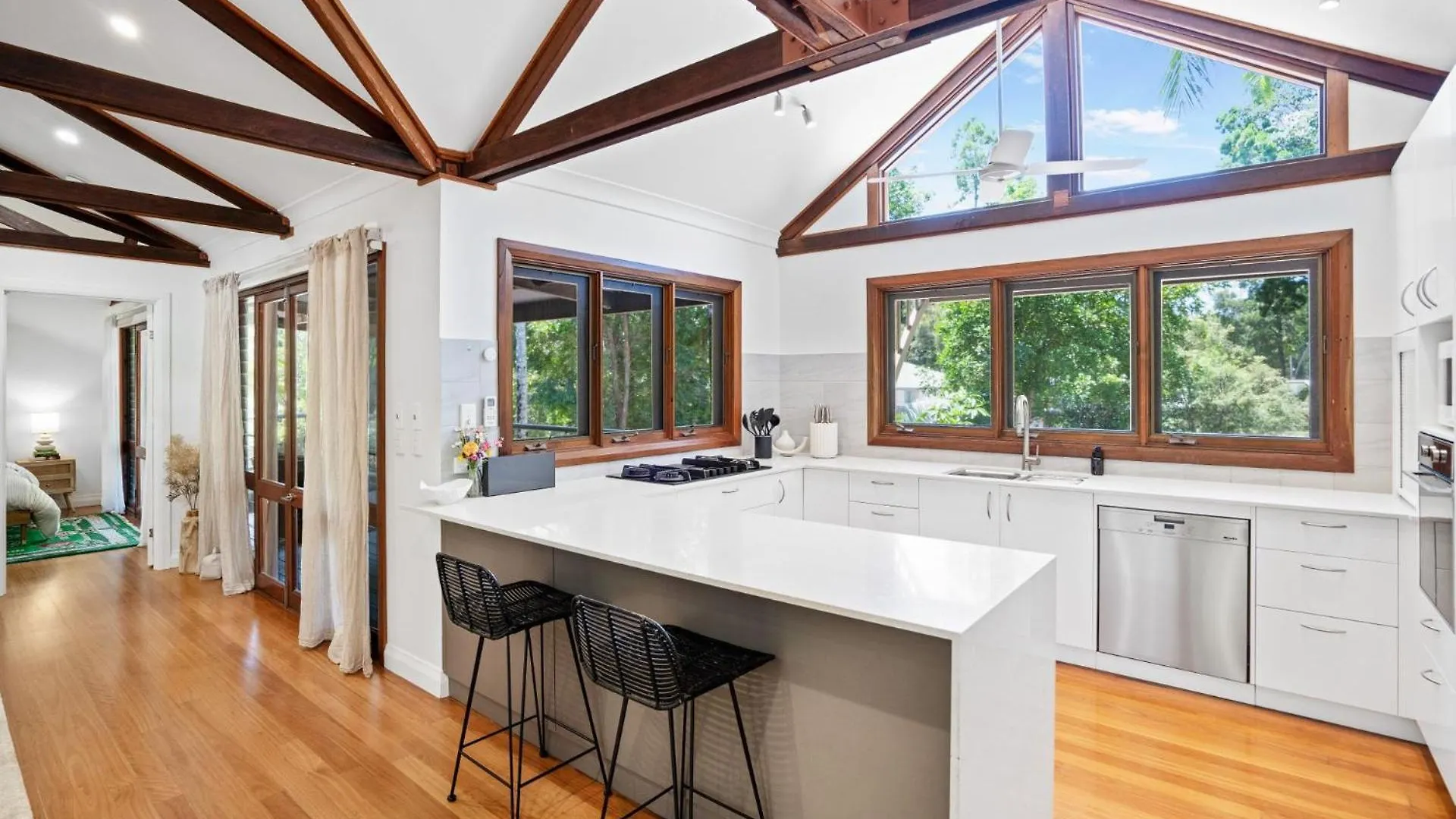 Driftwood Beach House At Rainbow Beach With Pool Aircon Wifi