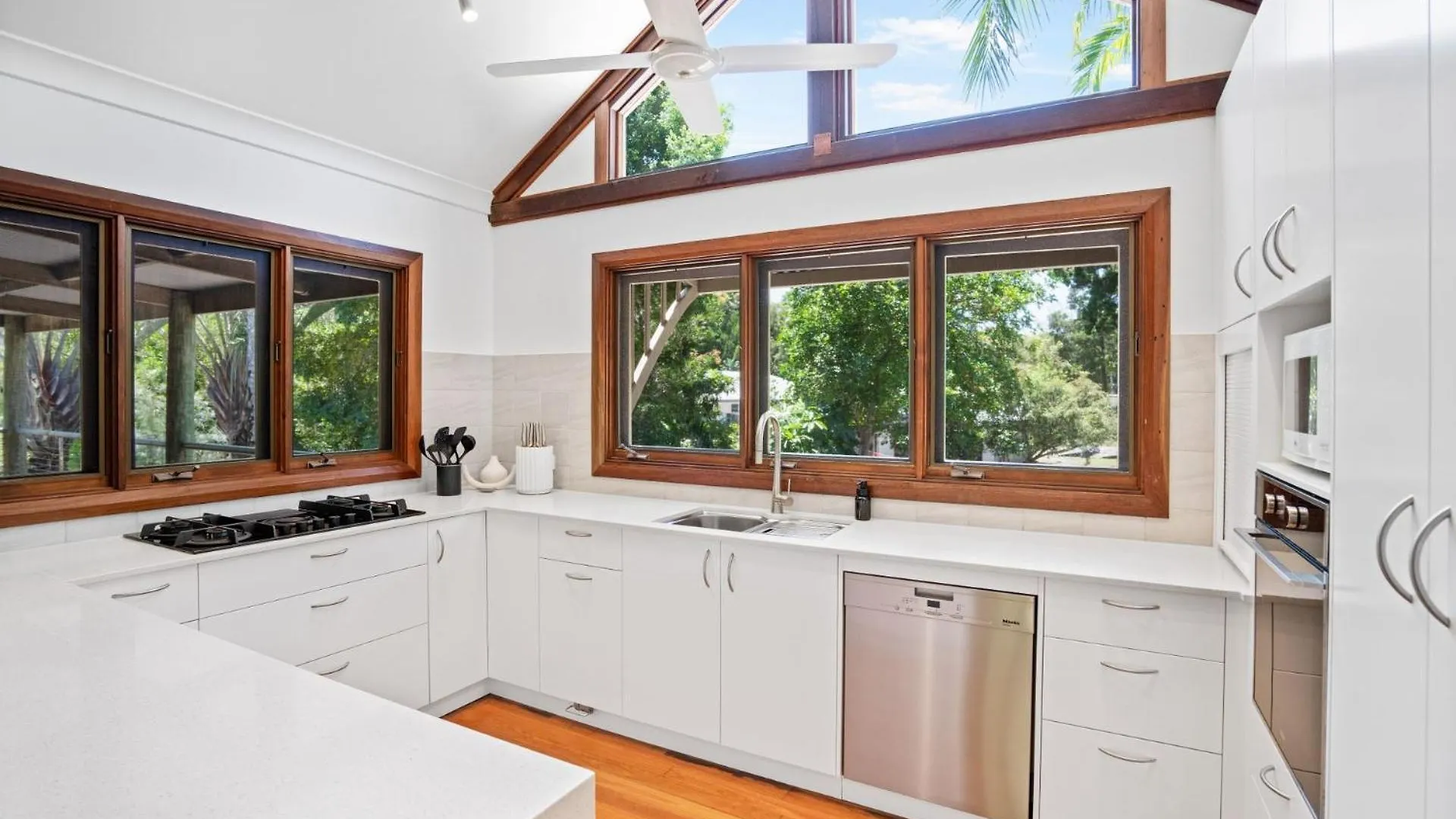 Holiday home Driftwood Beach House At Rainbow Beach With Pool Aircon Wifi